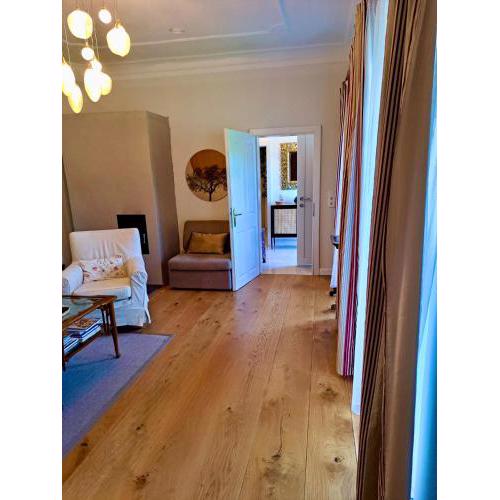 Apartment im Steyr Zentrum, ruhig, Parkplatz, Terasse, 2 Schlafzimmer, WLAN