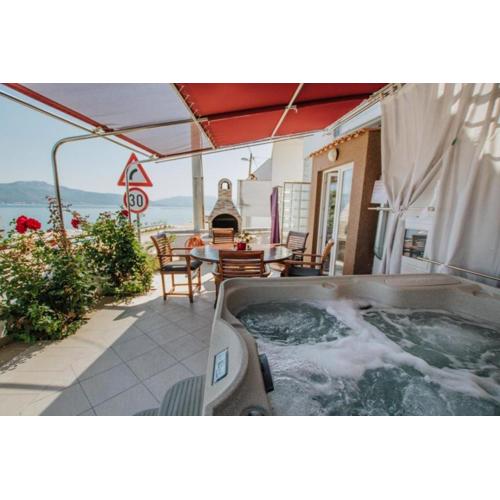 Apartment in Arbanija with sea view, terrace, air conditioning, WiFi 5138-2