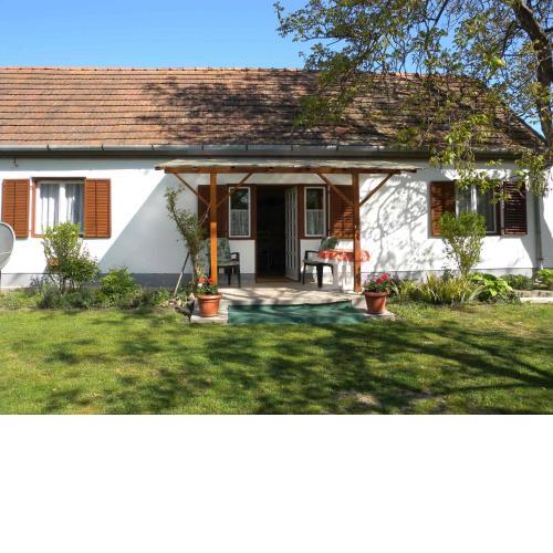 Apartment in Balatonbereny 18127