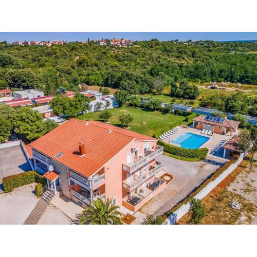 Apartment in Banjole near Beach