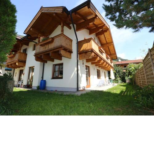 Apartment in Bramberg am Wildkogel with balcony