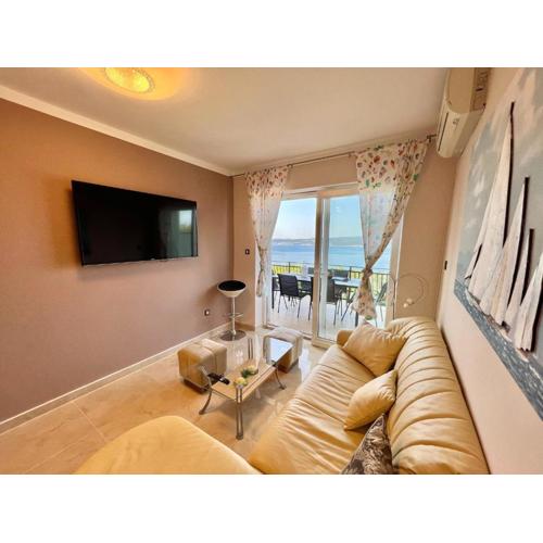 Apartment in Dramalj with swimming pool, cleaning included