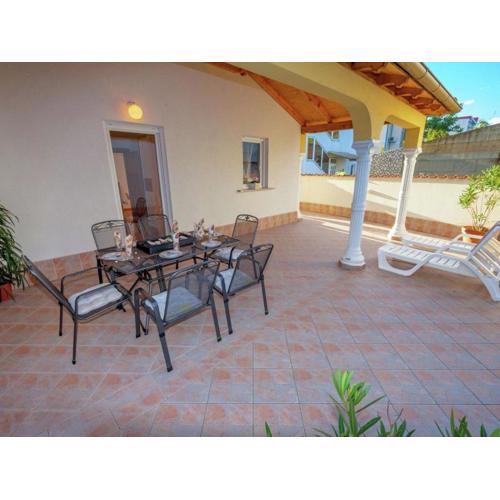 Apartment in Dramalj with swimming pool