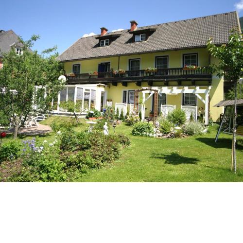 Apartment in Feld am See with lake access