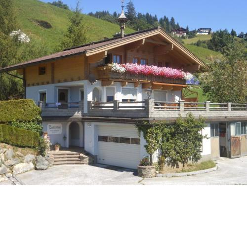 Apartment in Hollersbach im Pinzgau with terrace