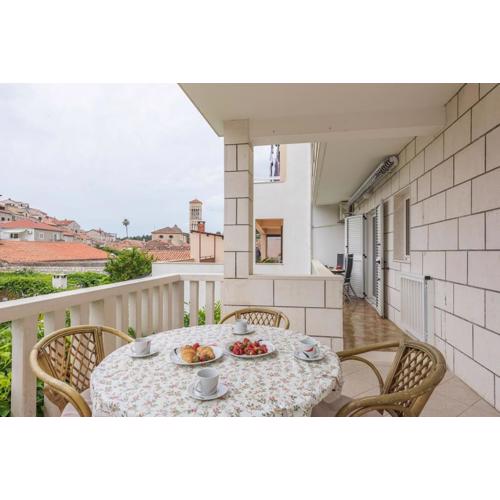 Apartment in Hvar town historic center