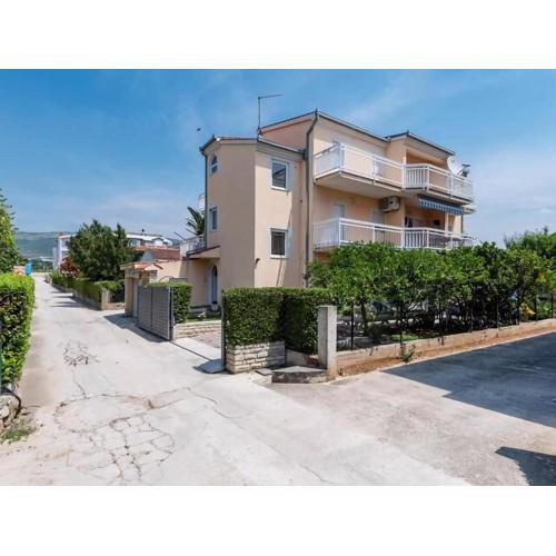 Apartment in Kastel Stafilic near the sea
