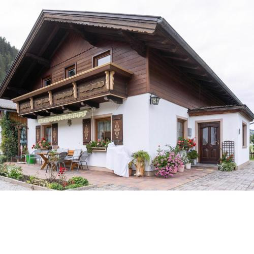 Apartment in Kleinarl near the ski area