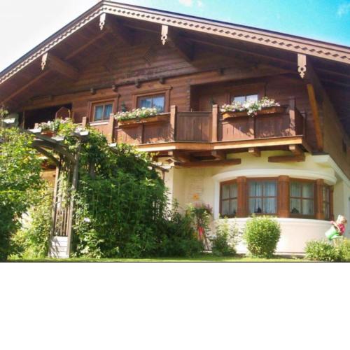 Apartment in Kleinarl with garden and grill