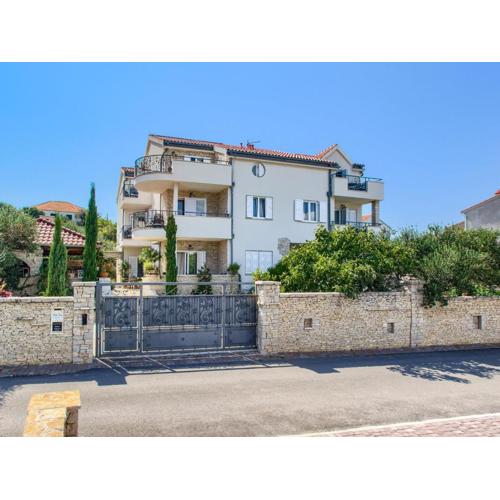 Apartment in Murter with jacuzzi