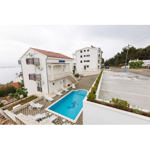 Apartment in Okrug Donji with sea view, balcony, air conditioning, WiFi 5166-6