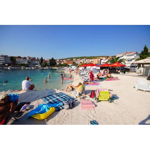 Apartment in Okrug Gornji with pool, terrace, AC, WiFi, washing machine 3436-5