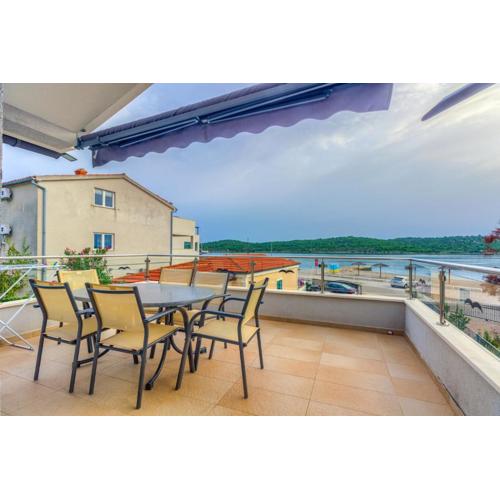 Apartment in Pirovac with sea view, terrace, air conditioning, WiFi (4925-1)