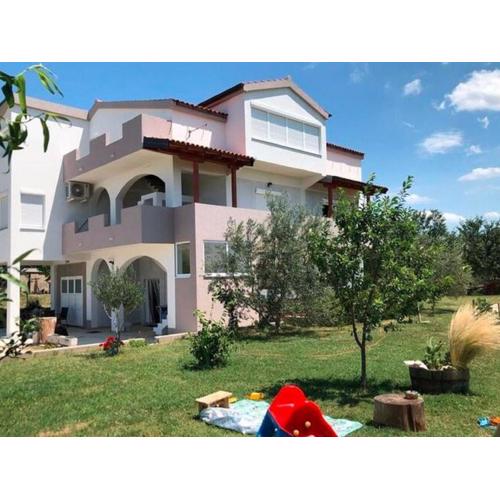 Apartment in Radovin near the Beach