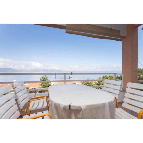 Apartment in Ravni 46700