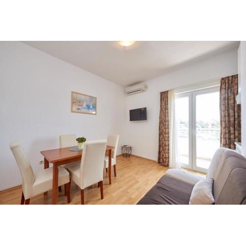 Apartment in Seget Vranjica with sea view, balcony, air conditioning, WiFi 5052-3