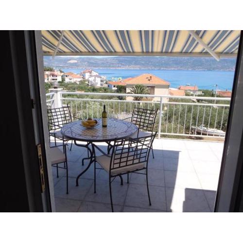 Apartment in Slatine with sea view, terrace, air conditioning, WiFi 5147-1