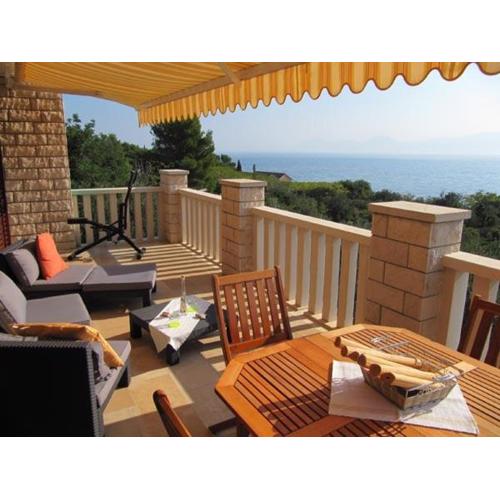 Apartment in Sucuraj with sea view, terrace, air conditioning, WiFi 3354-1