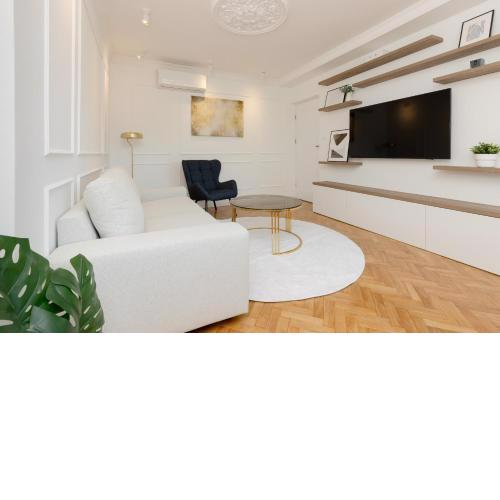 Apartment in the Centre of Warsaw by Noclegi Renters