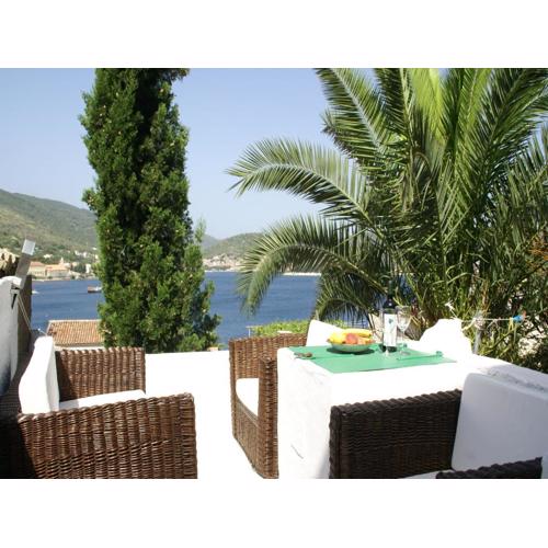 Apartment in Vis with Terrace, cleaning included