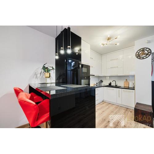 Apartment Industrial Red by LookAp - parking, klimatyzacja