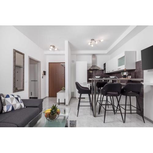 Apartment Isola with terrace and parking