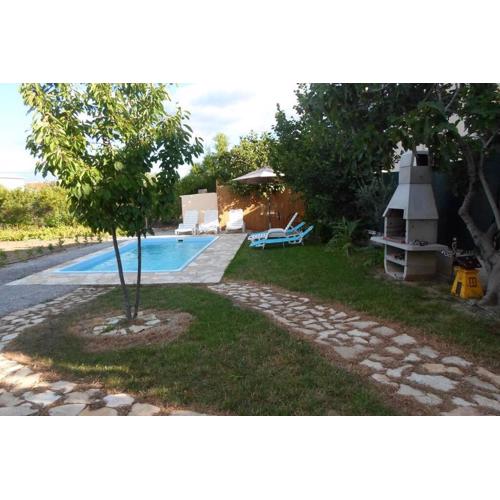Apartment Ivana with pool and parking
