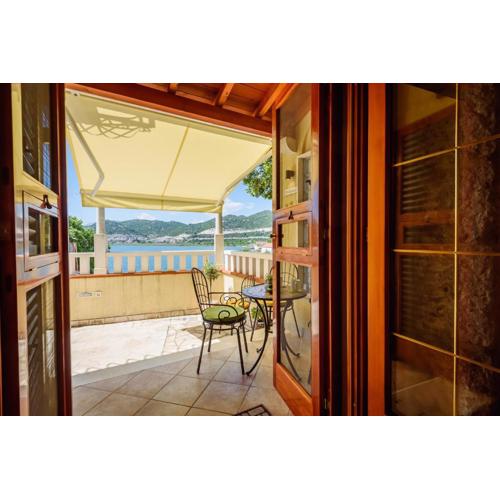 Apartment Jadranka with Sea View in Rogotin