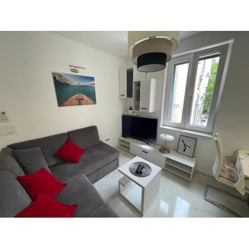 Apartment “Jelin dvor” 3+2, Bacvice, Split