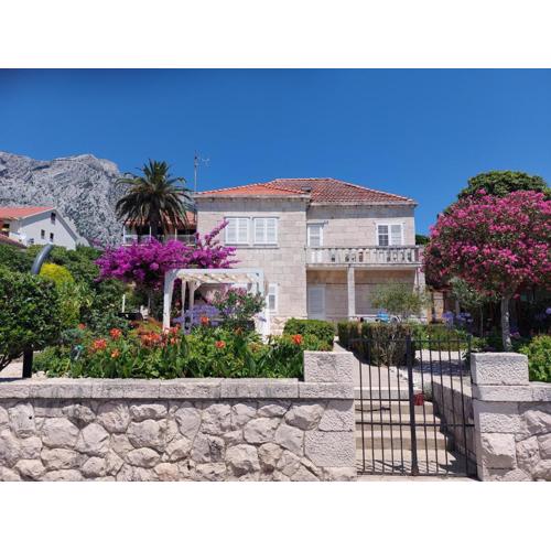 Apartment Karmen by the sea