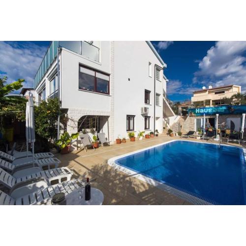 Apartment Koralj °1 with swimming Pool