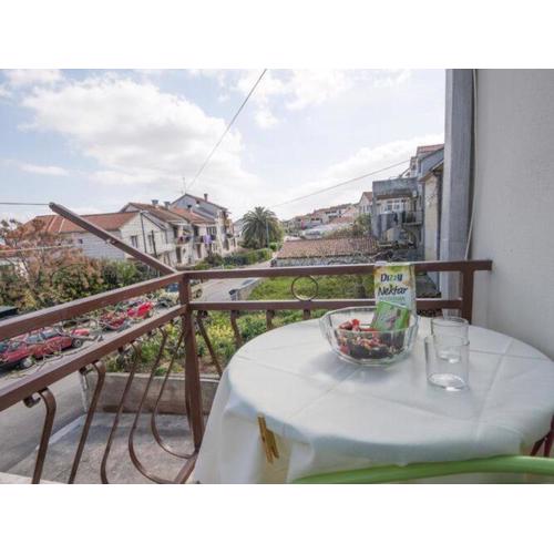 Apartment Ksenija - Two Bedroom Apartment with Three Balconies and Sea View ST