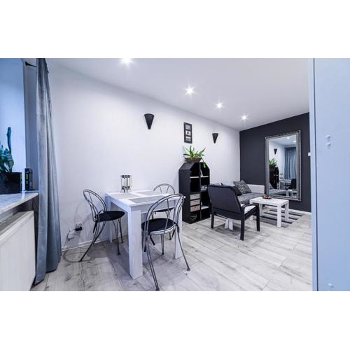 Apartment L\