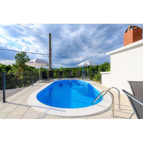 Apartment Lara with Swimming Pool - Paradiz