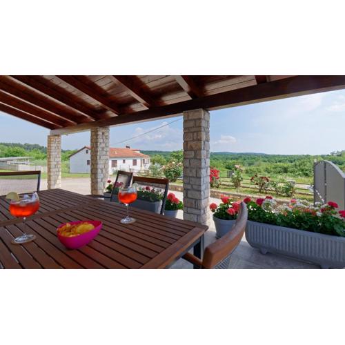 Apartment Larissa by Rent Istria