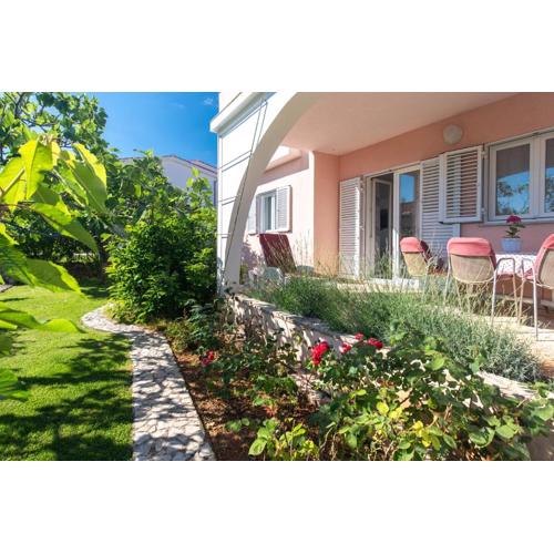 Apartment LAVANDA with beautiful garden