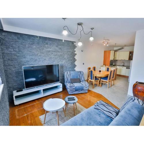 Apartment Lenka with garden