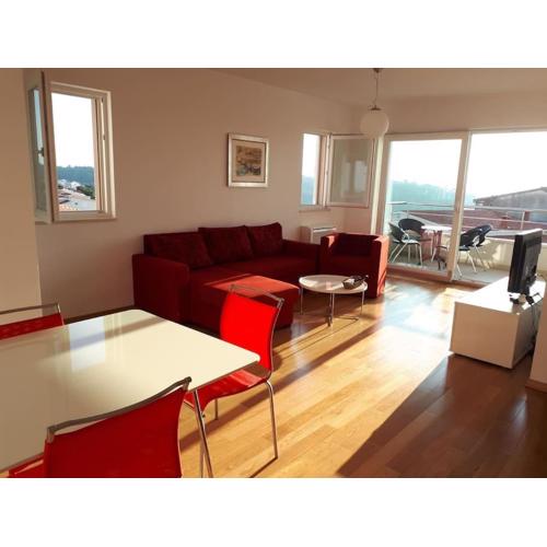 Apartment Lucija - cozy flat in the city center with a sea view & parking