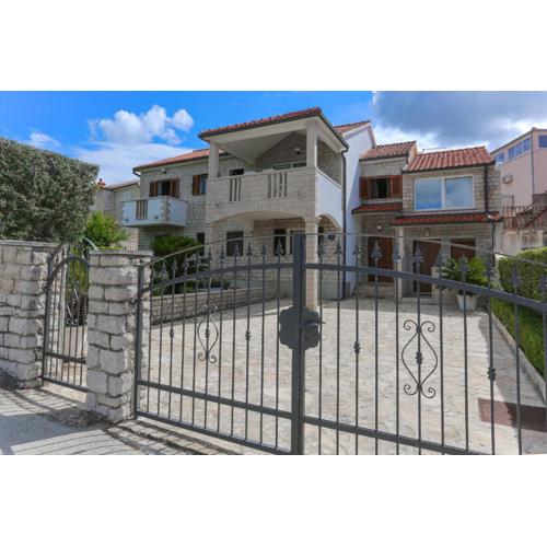Apartment Lucija