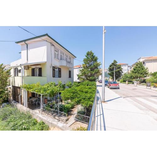 Apartment Luiza with Terrace