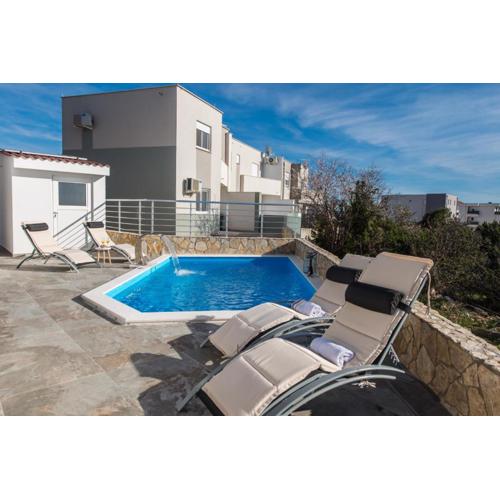 Apartment Luka - heated private pool