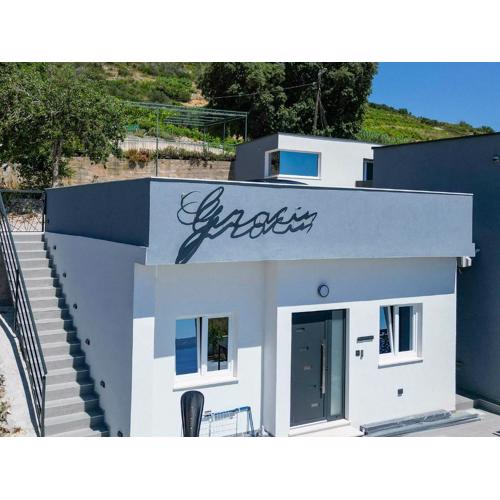 Apartment Maja - Holiday Property Gracin