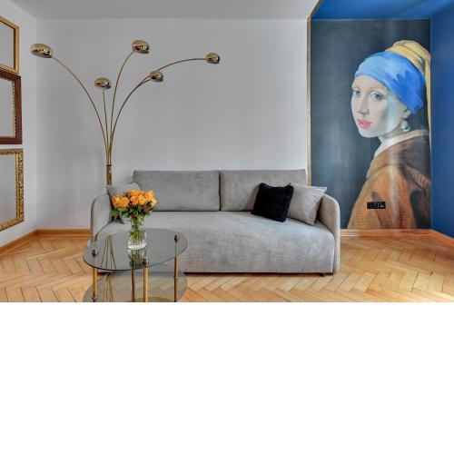 Apartment Mariacka Girl with a Pearl by TriApart