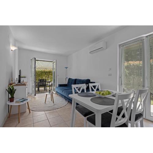 Apartment Marija Volme, nice apartment with garden