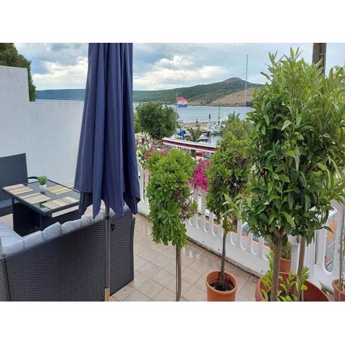 Apartment Marjan - One Bedroom Apartment with shared Terrace