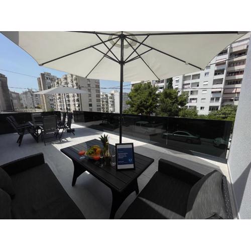 Apartment Matijas, 3 bedroom apt with terrace and PARKING