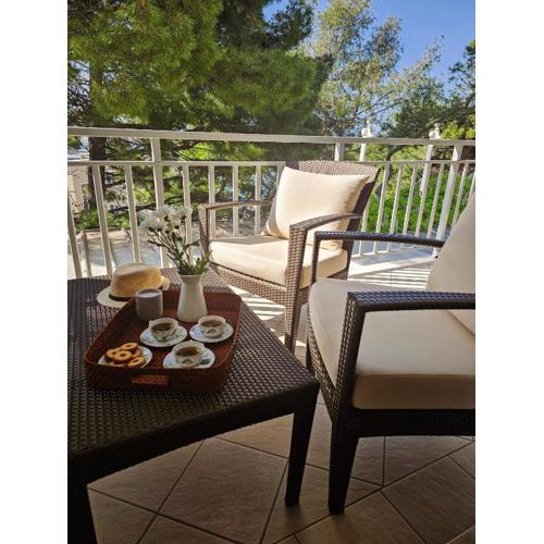 Apartment Mirna, 2-bedroom Apartment, Overlooking the Beach