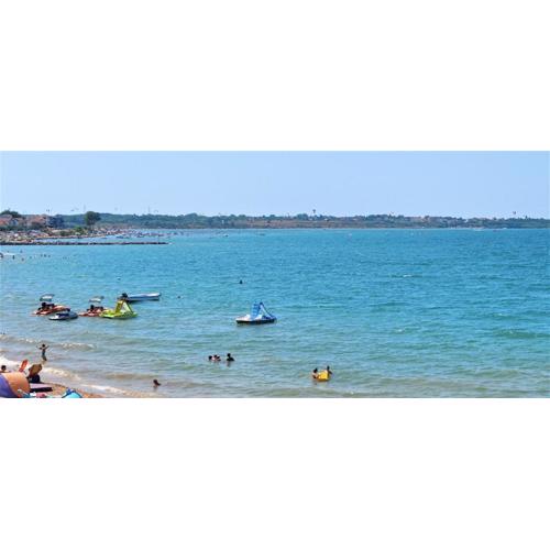 Apartment mit Meerblick, 50 Meter vom Sandstrand - Nin