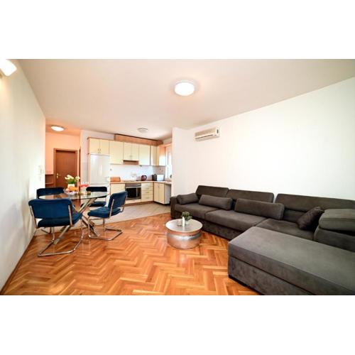 Apartment MS124, Promajna
