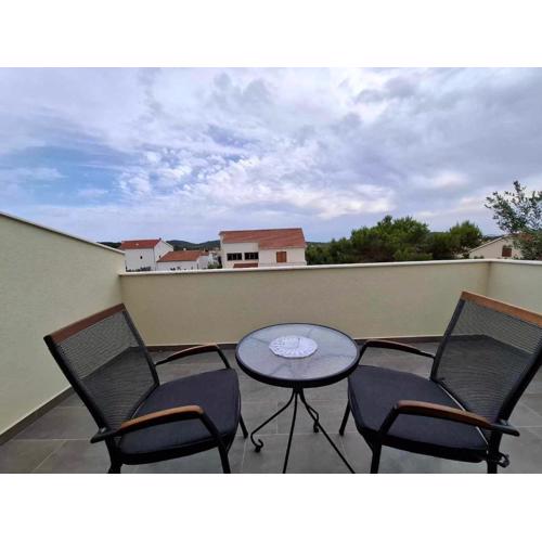 Apartment near beach Jezera 2 guests